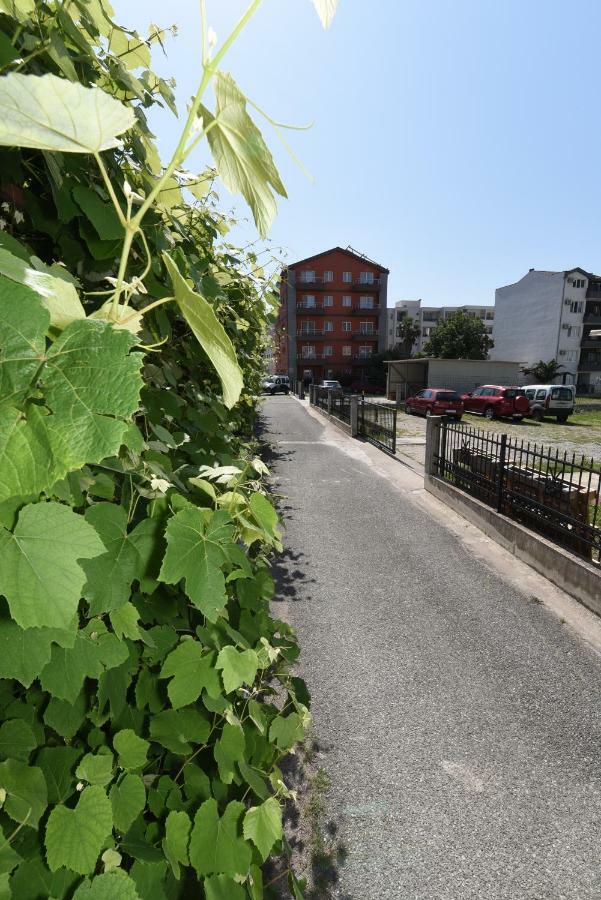 Guest House Zec Budva Bagian luar foto